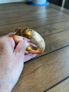 Vintage Gold Flower Embossed Gold Tone Bangle Bracelet From 1980s -